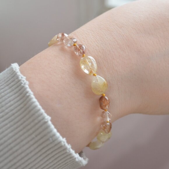 Hand Knotted Golden Rutilated Quartz Gemstone Bracelet in Rose Gold - Picture 4 of 11